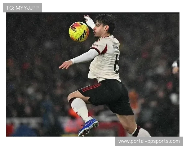 富勒姆门将拉亚出击失误，布拉德利吊射中横梁惊出阿森纳冷汗